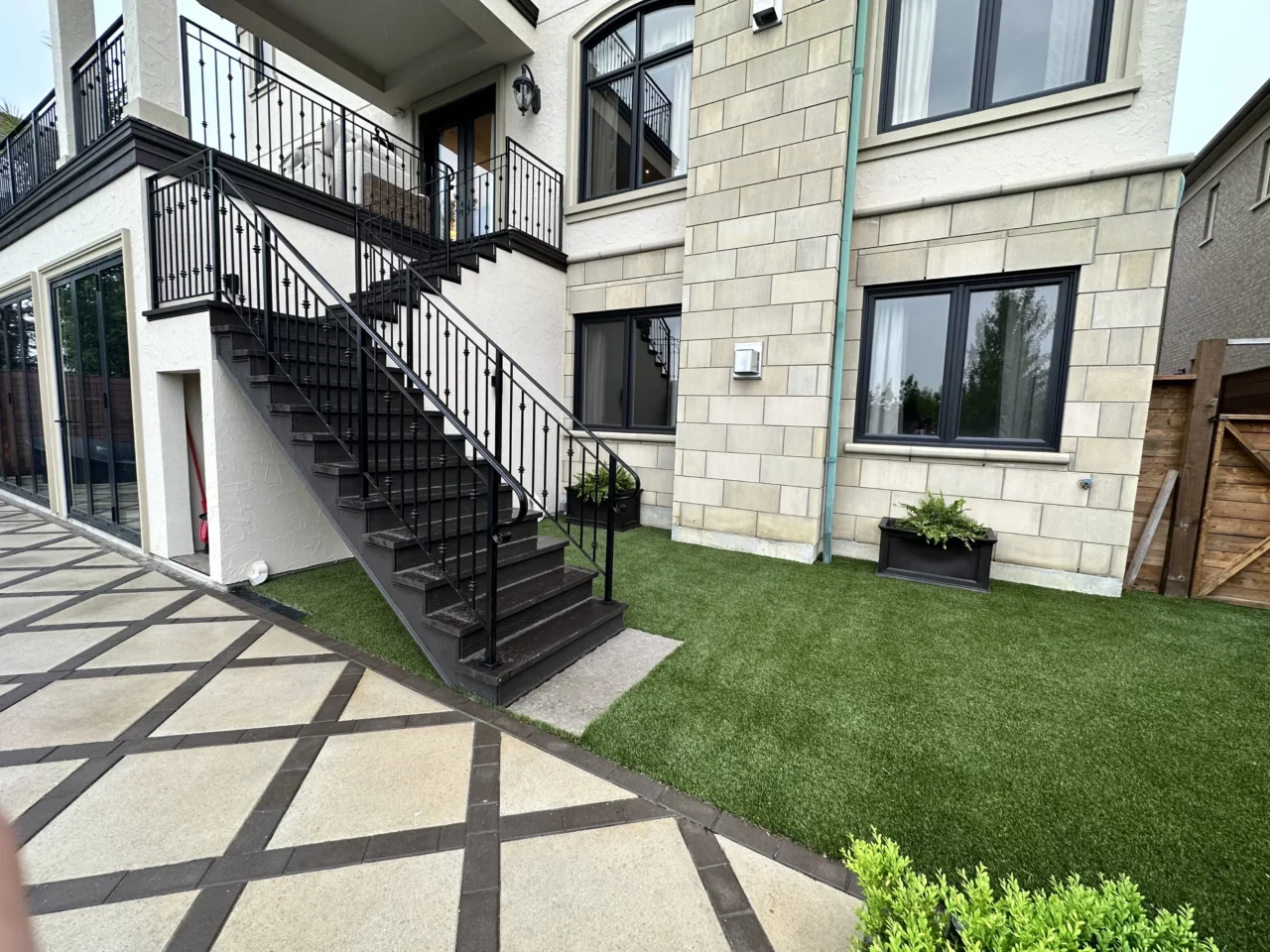 Finished artificial grass yard in the Peel Region